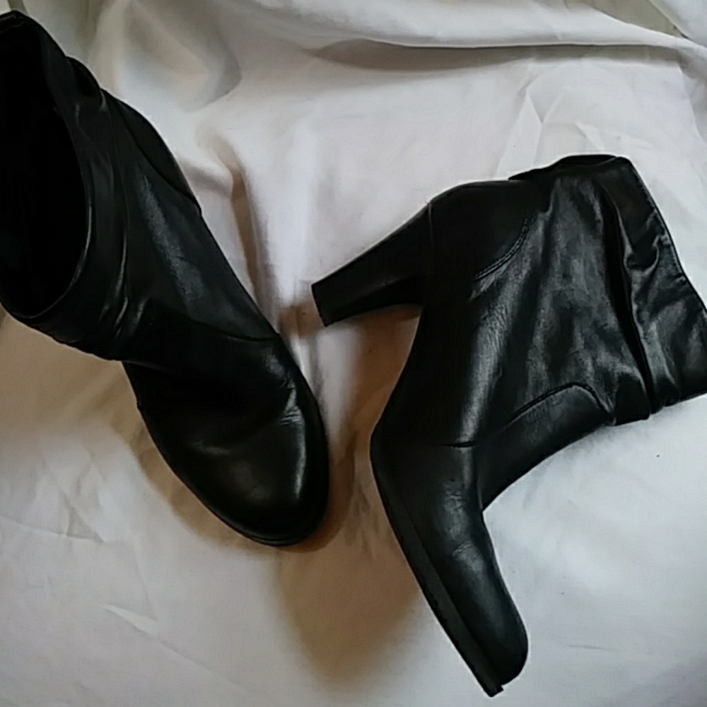 BCBG Paris Catinax black leather booties-sz 7 1/2B